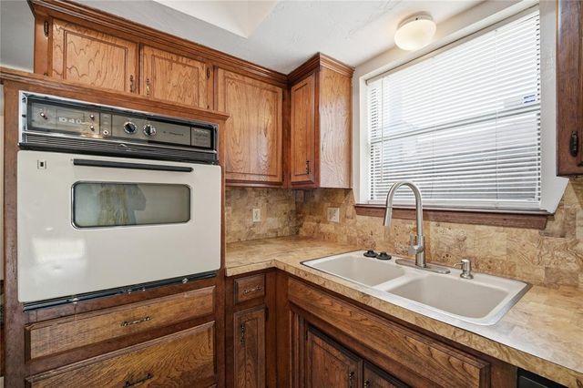 10124 Birkenhead Court 10124-26, Yukon, OK 73099