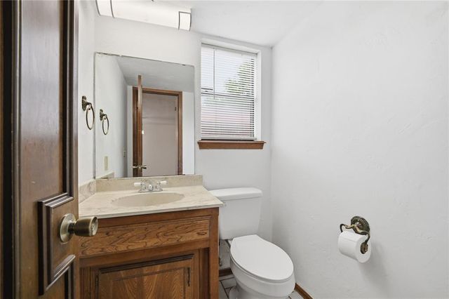 10124 Birkenhead Court 10124-26, Yukon, OK 73099