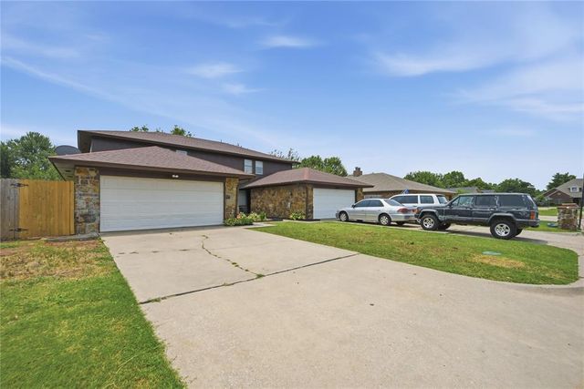 10124 Birkenhead Court 10124-26, Yukon, OK 73099