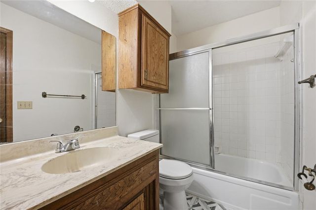 10124 Birkenhead Court 10124-26, Yukon, OK 73099