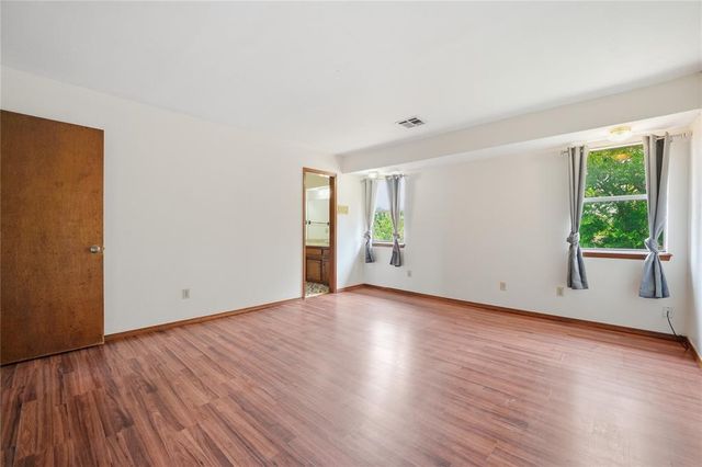 10124 Birkenhead Court 10124-26, Yukon, OK 73099