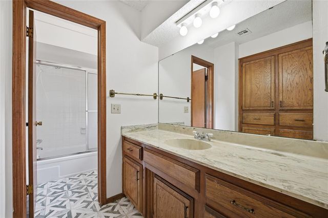 10124 Birkenhead Court 10124-26, Yukon, OK 73099