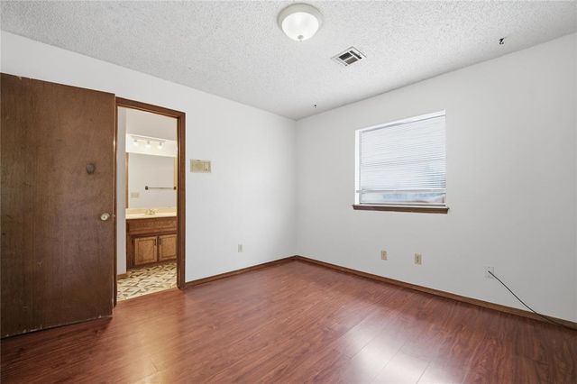 10124 Birkenhead Court 10124-26, Yukon, OK 73099