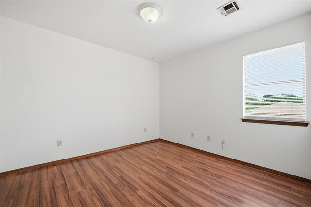 10124 Birkenhead Court 10124-26, Yukon, OK 73099