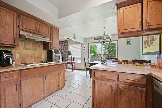 10124 Birkenhead Court 10124-26, Yukon, OK 73099