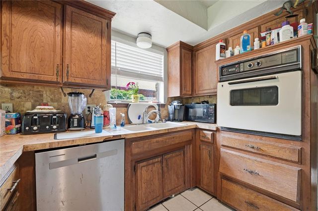 10124 Birkenhead Court 10124-26, Yukon, OK 73099