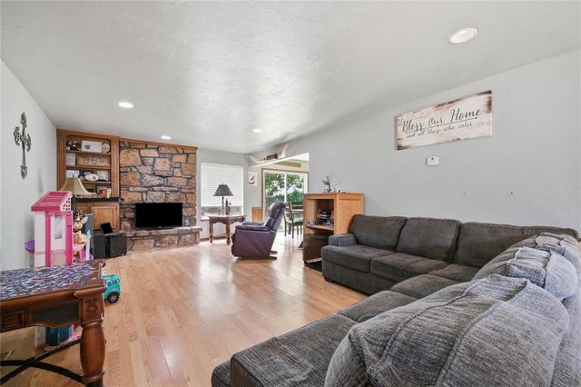 10124 Birkenhead Court 10124-26, Yukon, OK 73099