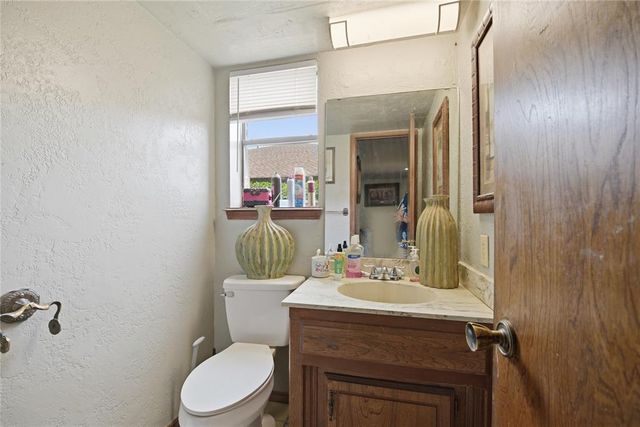 10124 Birkenhead Court 10124-26, Yukon, OK 73099
