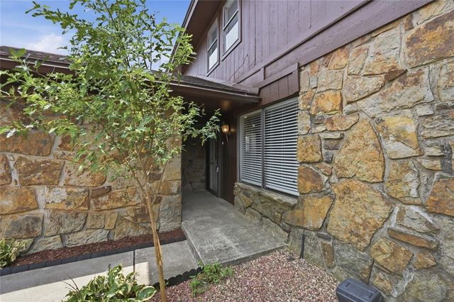 10124 Birkenhead Court 10124-26, Yukon, OK 73099