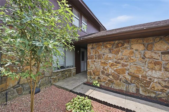 10124 Birkenhead Court 10124-26, Yukon, OK 73099