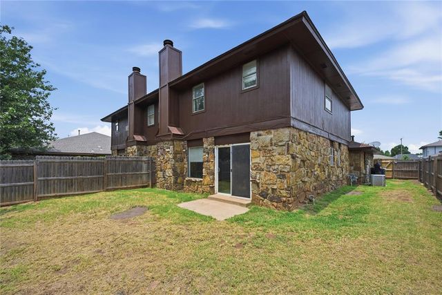 10124 Birkenhead Court 10124-26, Yukon, OK 73099