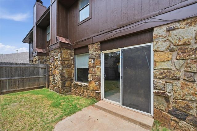 10124 Birkenhead Court 10124-26, Yukon, OK 73099