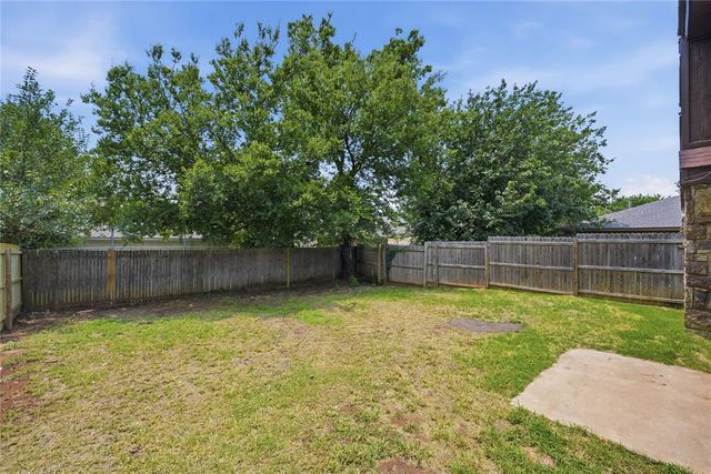 10124 Birkenhead Court 10124-26, Yukon, OK 73099