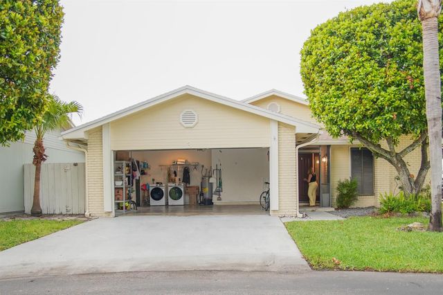 3 Hammond Place, Boynton Beach, FL 33426