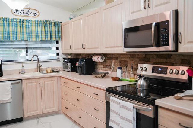 3 Hammond Place, Boynton Beach, FL 33426