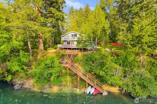 61 E Orchard Beach Drive, Grapeview, WA 98546