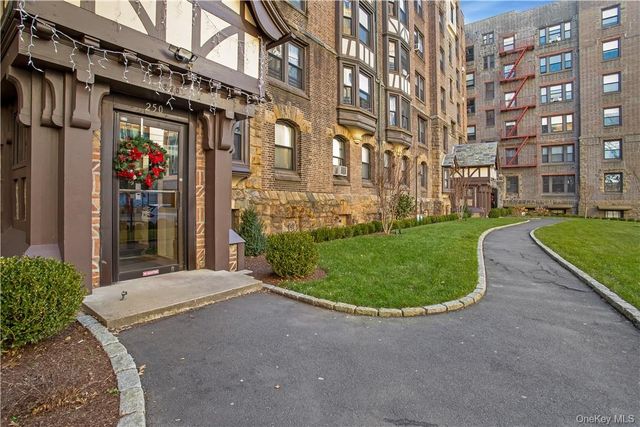 250 Martine Avenue 2F, White Plains, NY 10601