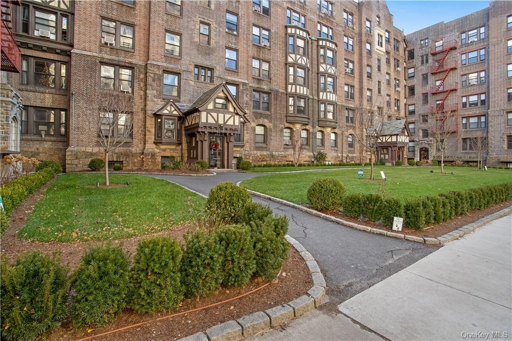250 Martine Avenue 2F, White Plains, NY 10601