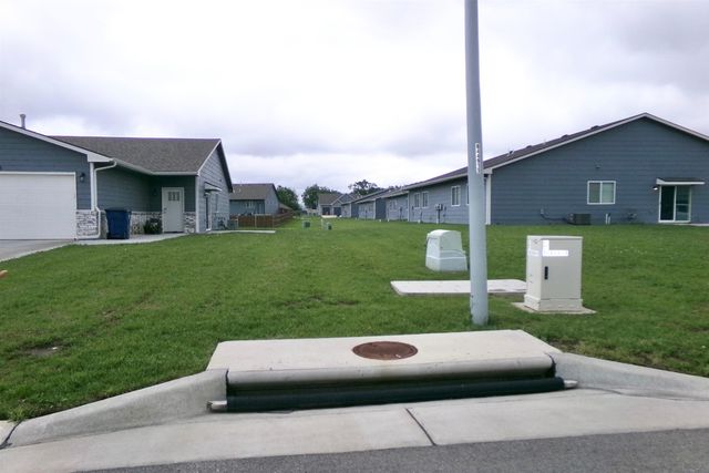 10607-10609 E Conifer St, Wichita, KS 67207