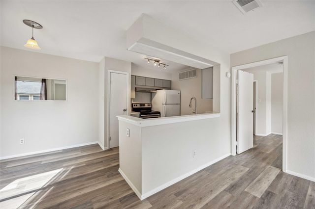 15534 Zabolio Drive 241, Houston, TX 77598