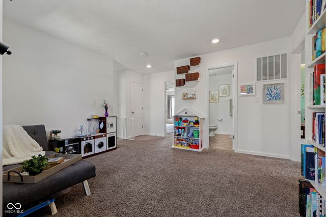 2317 Shadow Trace Way, Greenwood, IN 46143