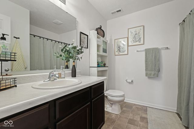 2317 Shadow Trace Way, Greenwood, IN 46143