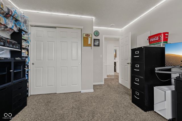 2317 Shadow Trace Way, Greenwood, IN 46143