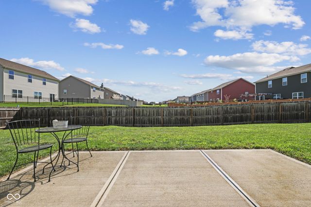 2317 Shadow Trace Way, Greenwood, IN 46143