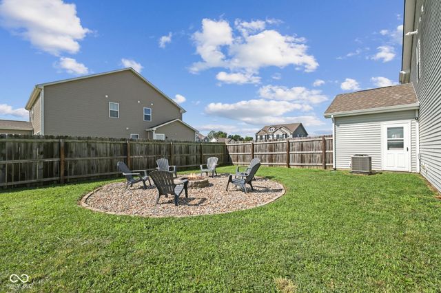 2317 Shadow Trace Way, Greenwood, IN 46143