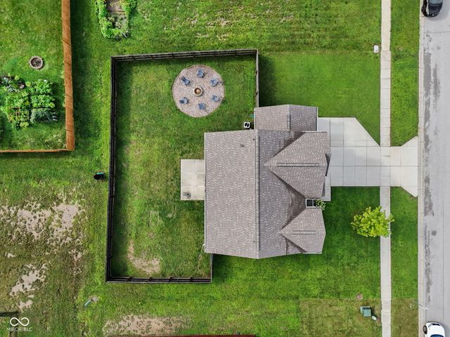 2317 Shadow Trace Way, Greenwood, IN 46143