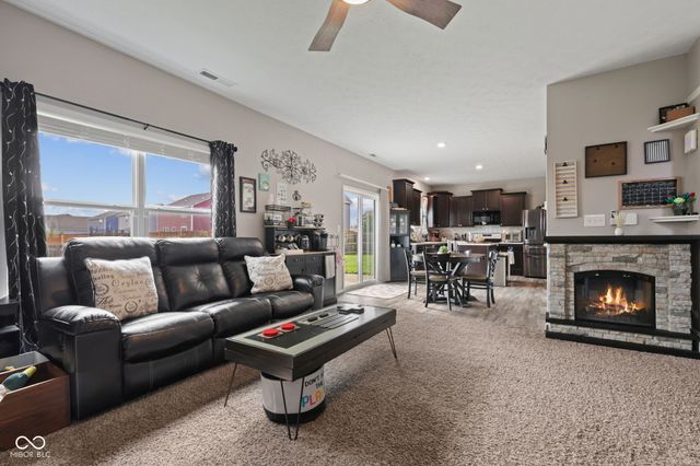 2317 Shadow Trace Way, Greenwood, IN 46143