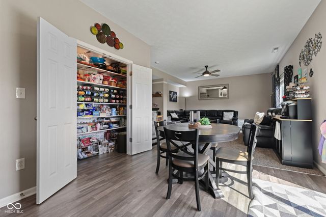 2317 Shadow Trace Way, Greenwood, IN 46143