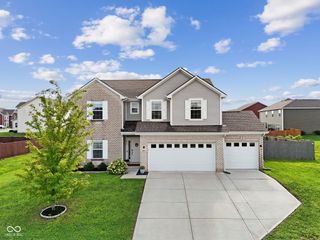 2317 Shadow Trace Way, Greenwood, IN 46143
