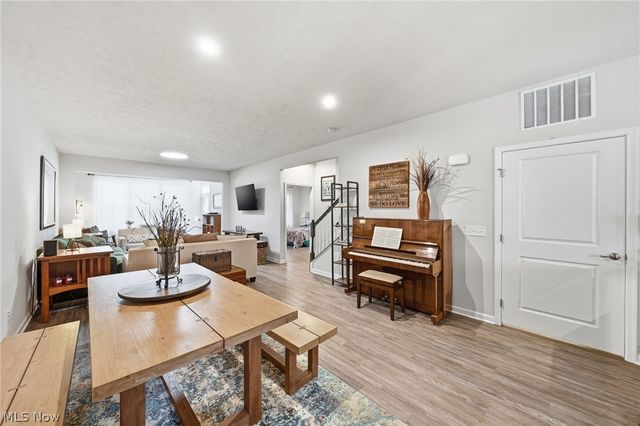 1581 Mud Brook Court, Akron, OH 44313