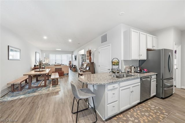 1581 Mud Brook Court, Akron, OH 44313