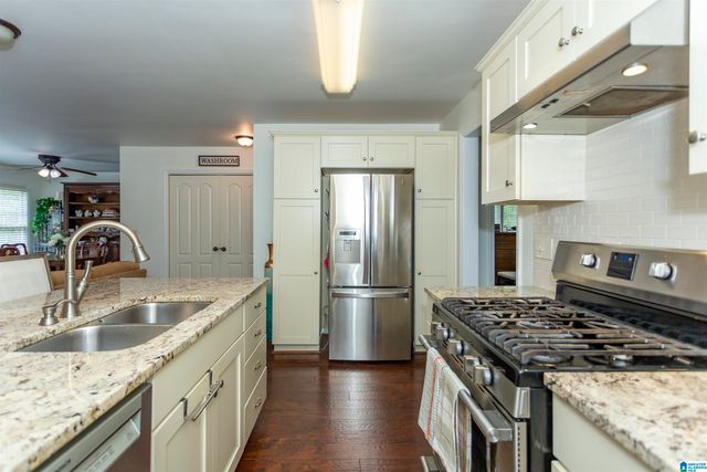 6035 BLUE BIRD LANE, Leeds, AL 35094
