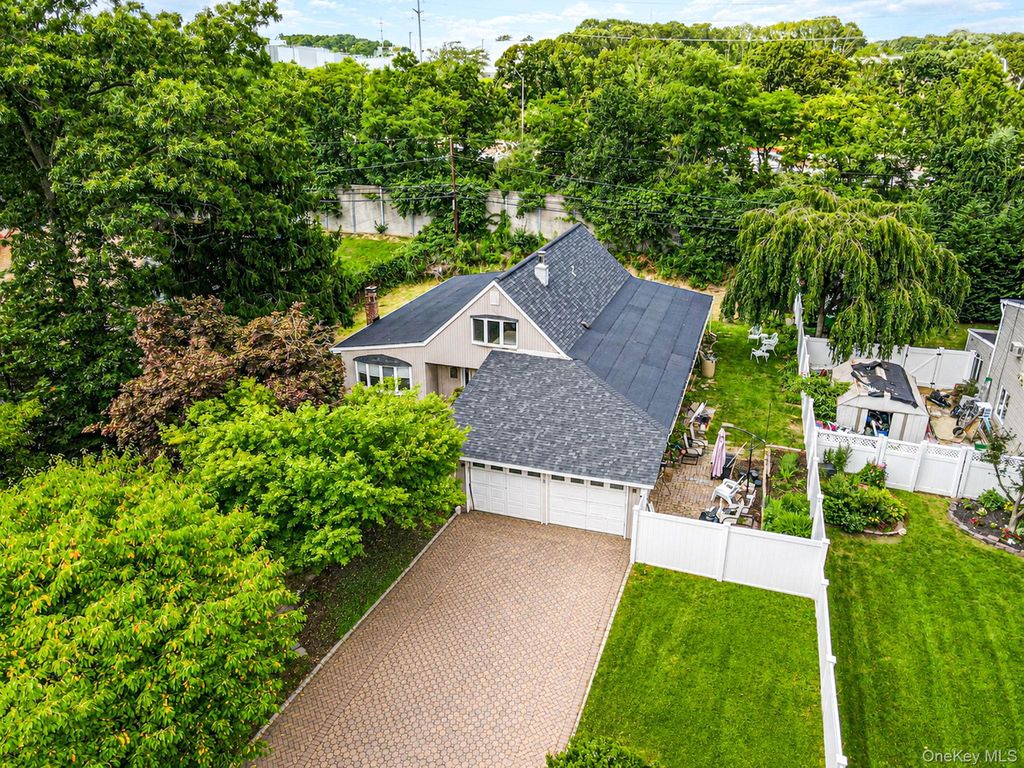 219 Sunflower Lane, Islandia, NY 11749 — exterior