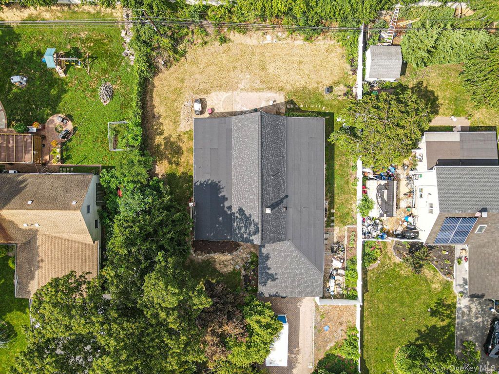 219 Sunflower Lane, Islandia, NY 11749 — photo 2