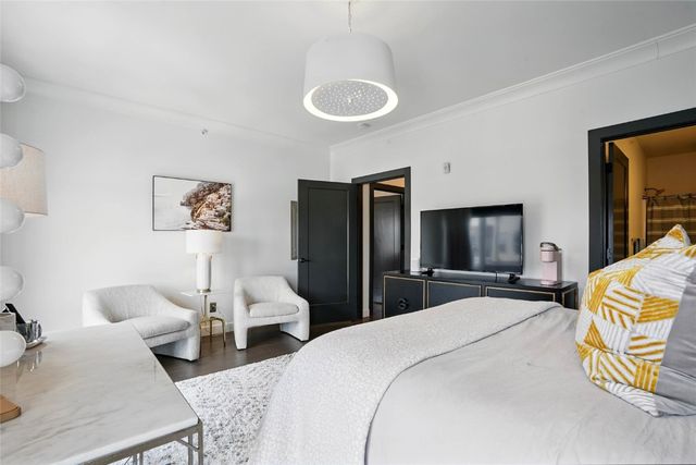 901 E 2nd Avenue 212, Coralville, IA 52241