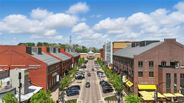 901 E 2nd Avenue 212, Coralville, IA 52241