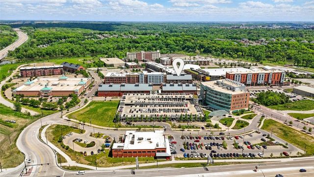 901 E 2nd Avenue 212, Coralville, IA 52241