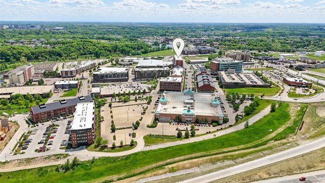 901 E 2nd Avenue 212, Coralville, IA 52241