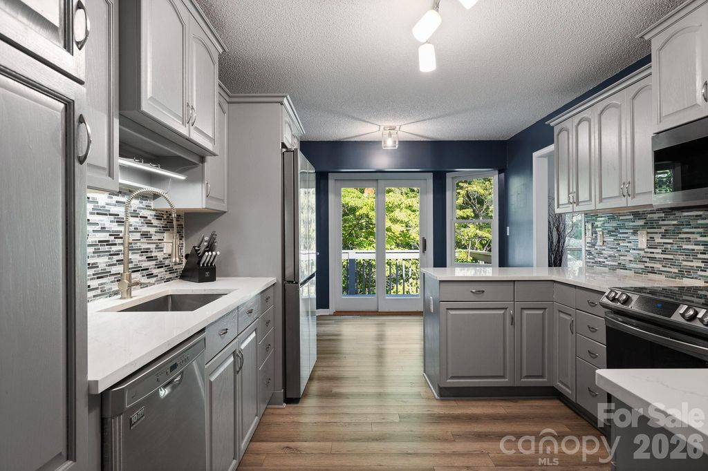 42 Gaston Mountain Road, Asheville, NC 28806