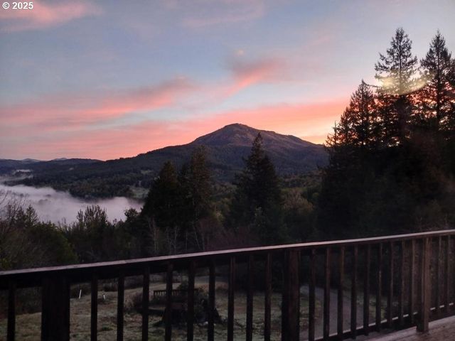99608 S BANK CHETCO Rd, Brookings, OR 97415