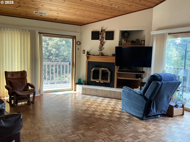 99608 S BANK CHETCO Rd, Brookings, OR 97415