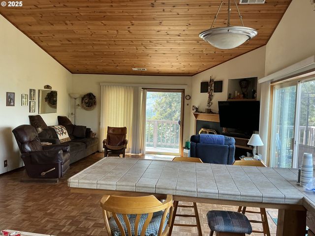 99608 S BANK CHETCO Rd, Brookings, OR 97415