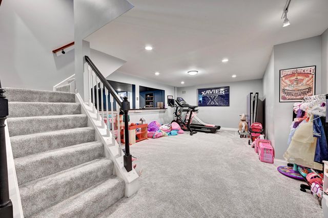 835 Crossings Drive, Crescent Springs, KY 41017