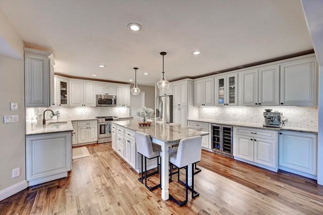 835 Crossings Drive, Crescent Springs, KY 41017