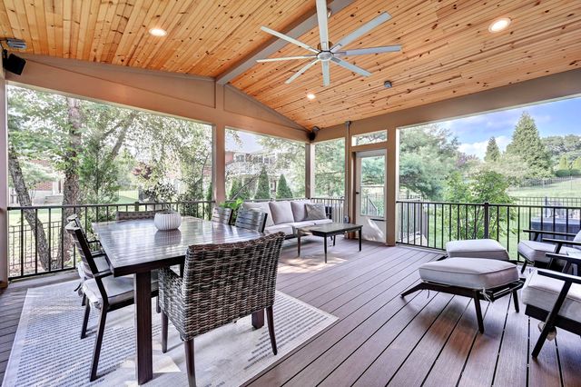 835 Crossings Drive, Crescent Springs, KY 41017