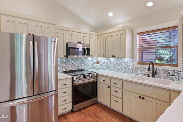 55350 Gross Drive, Bend, OR 97707